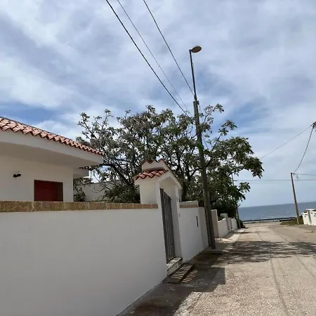 Azzurro E Scogliera Torre San Giovanni * אליסטה