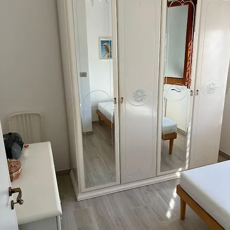 Azzurro E Scogliera Torre San Giovanni