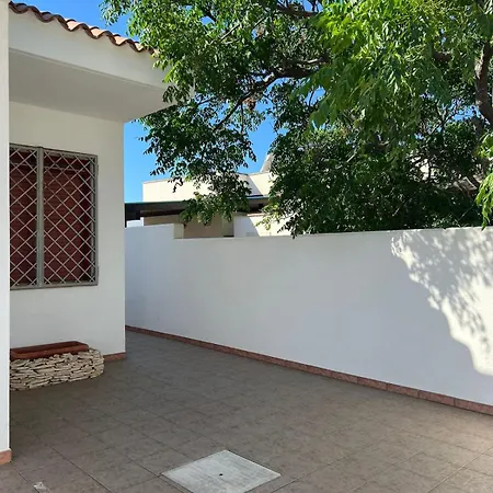 Azzurro E Scogliera Torre San Giovanni Apartmán *